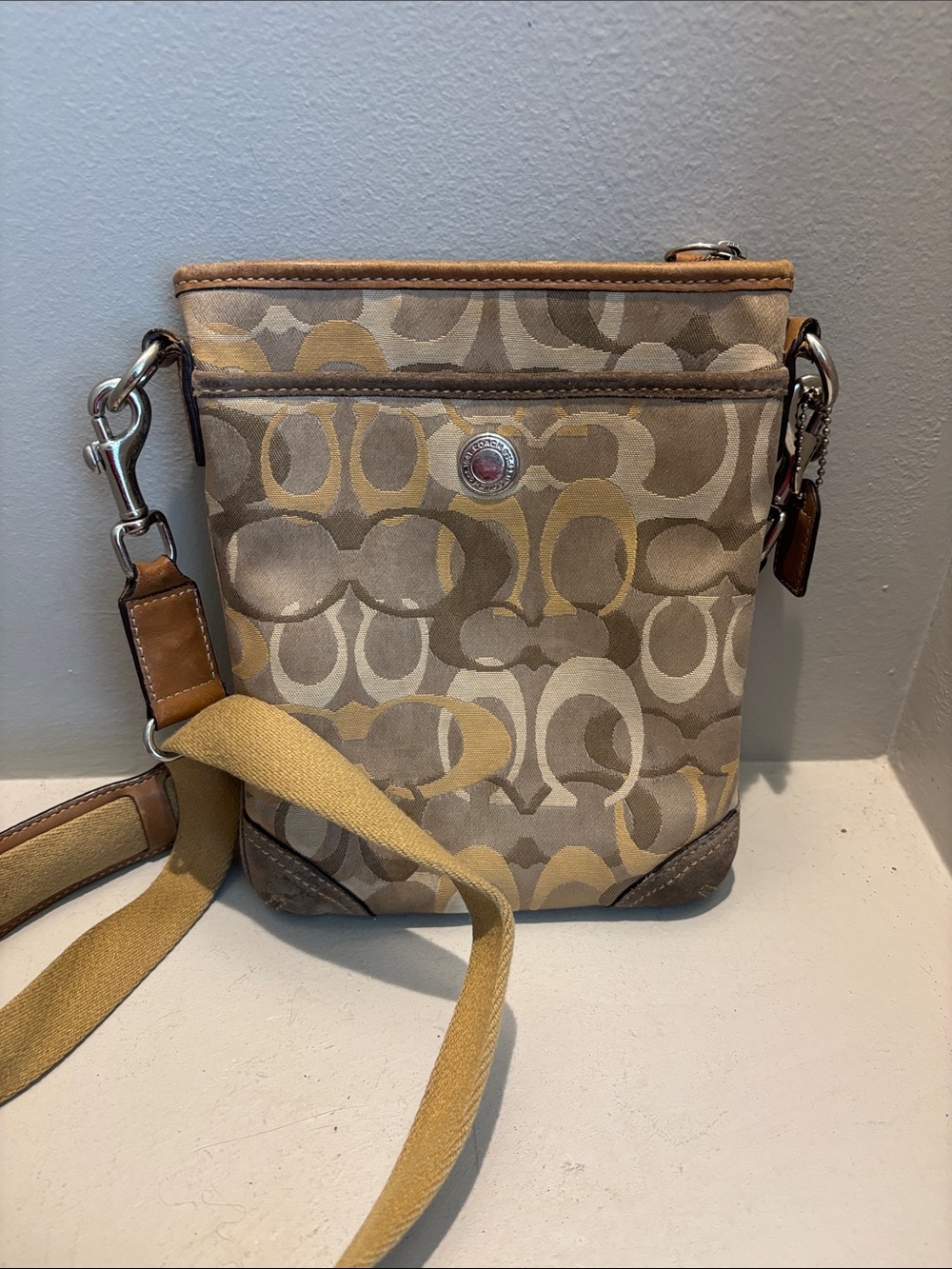 Coach Tan-Beige Signature optic logo Canvas Messenger Crossbody travel Y2K key
